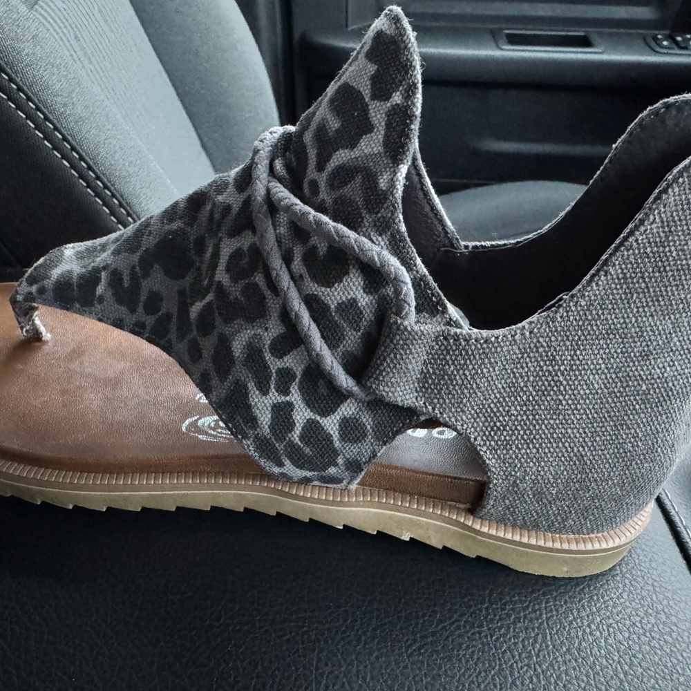 Very G-Gray and Black Animal Print Sandals Slip-On Style
